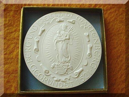 Ehrenplakette in "Wei" , erhalten zum 100jhrigen Jubilum des Posaunenchores Marienberg!